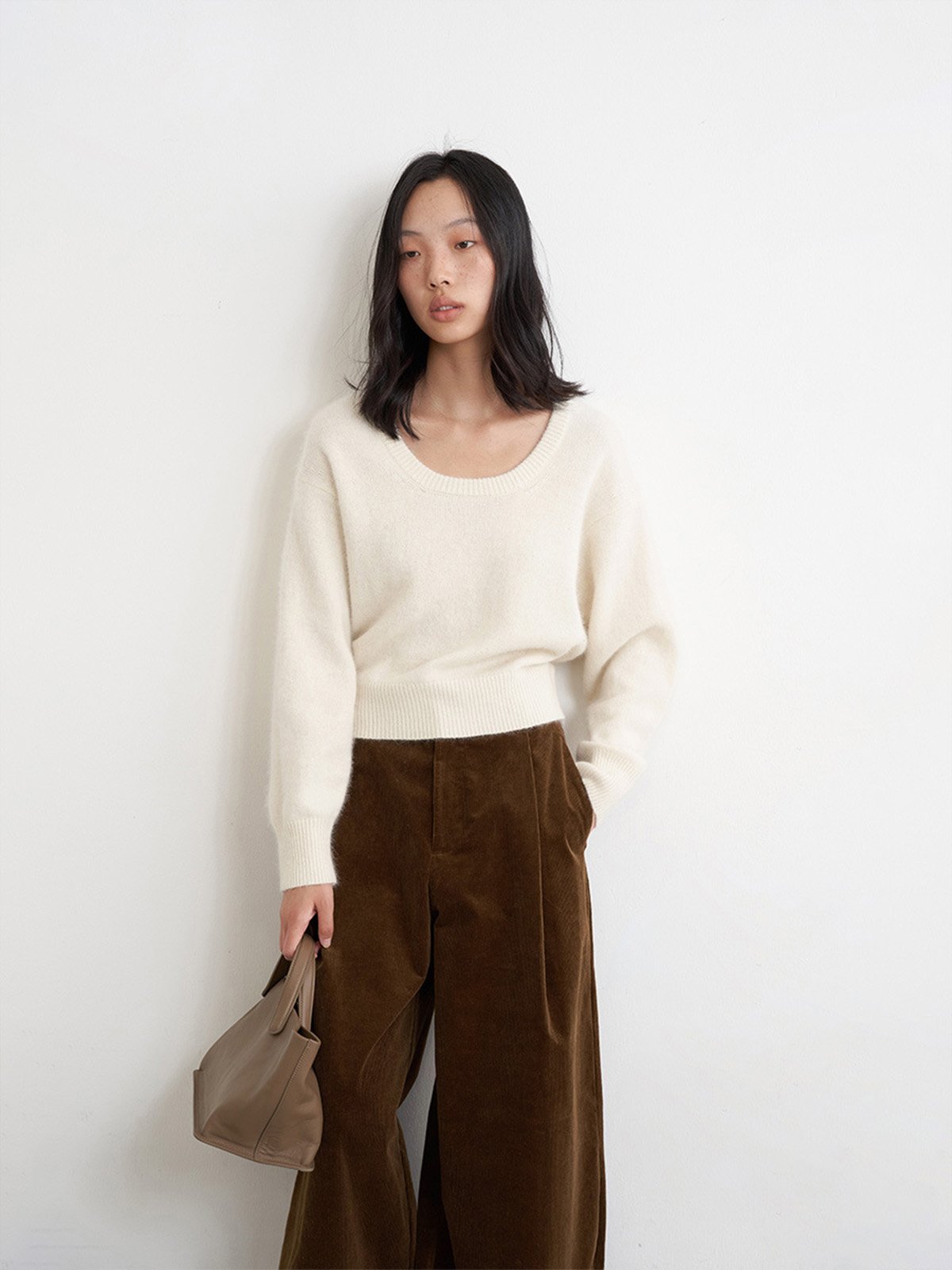 Raccoon and Wool Knitted Sweater in Winter L4215231005 - 图片 2