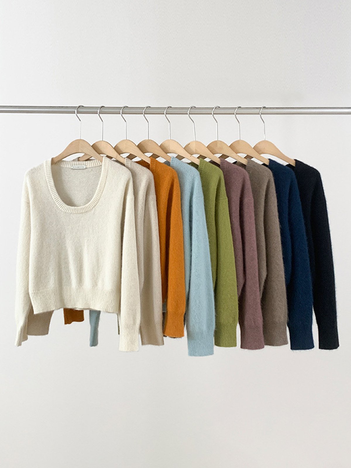 Raccoon and Wool Knitted Sweater in Winter L4215231005 - 图片 8