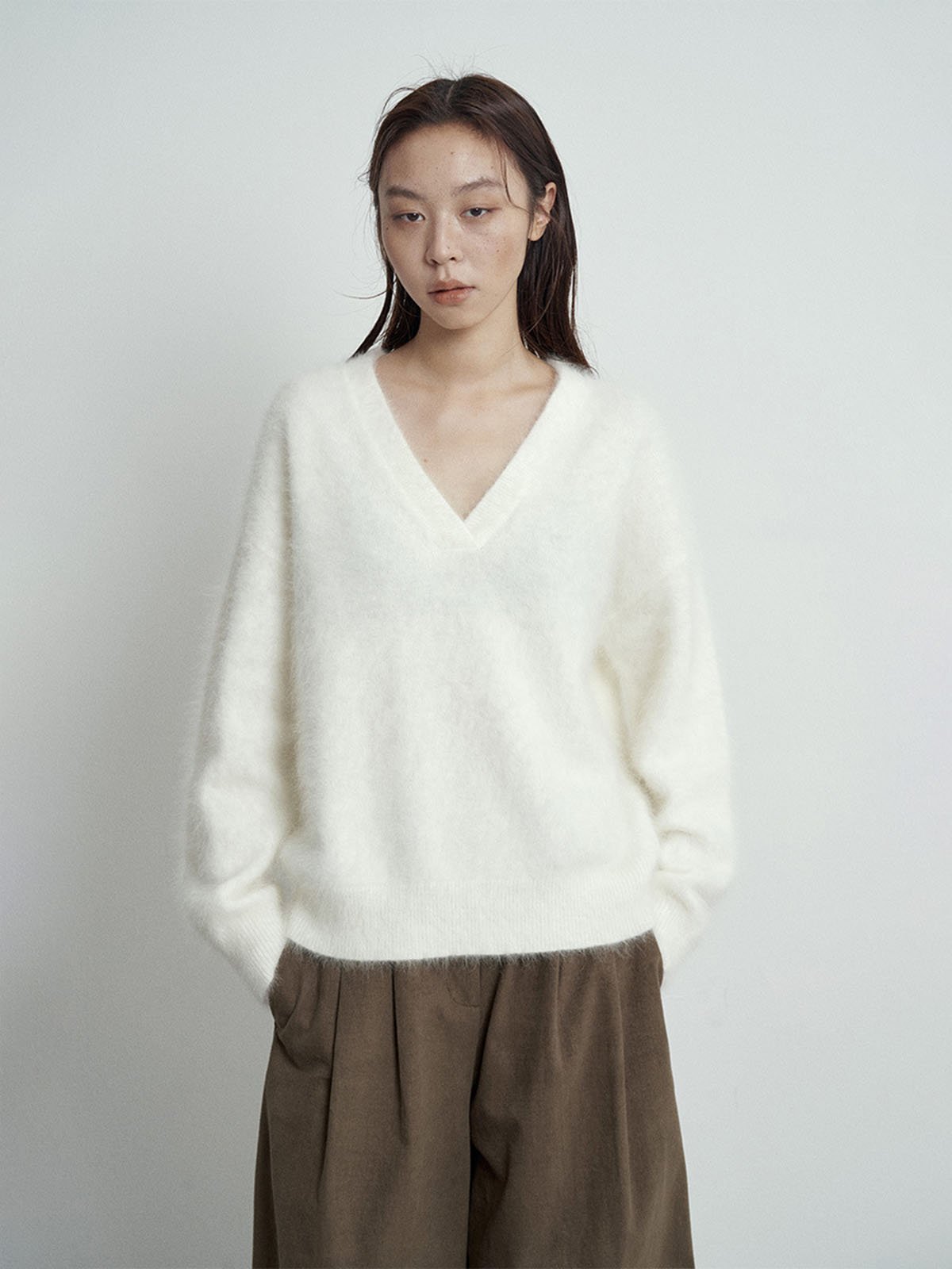 45% Imitation Cashmere Deep V-neck Sweater in Winter L4215241143 - 图片 8