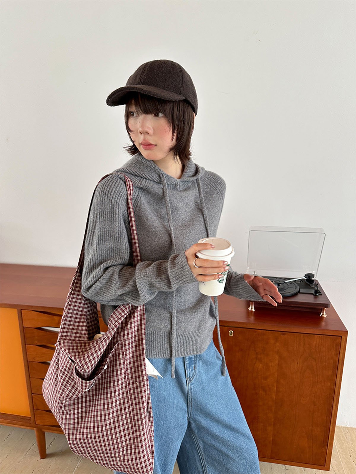 5%Cashmere and 95%Wool Hooded Sweater 54MG58156