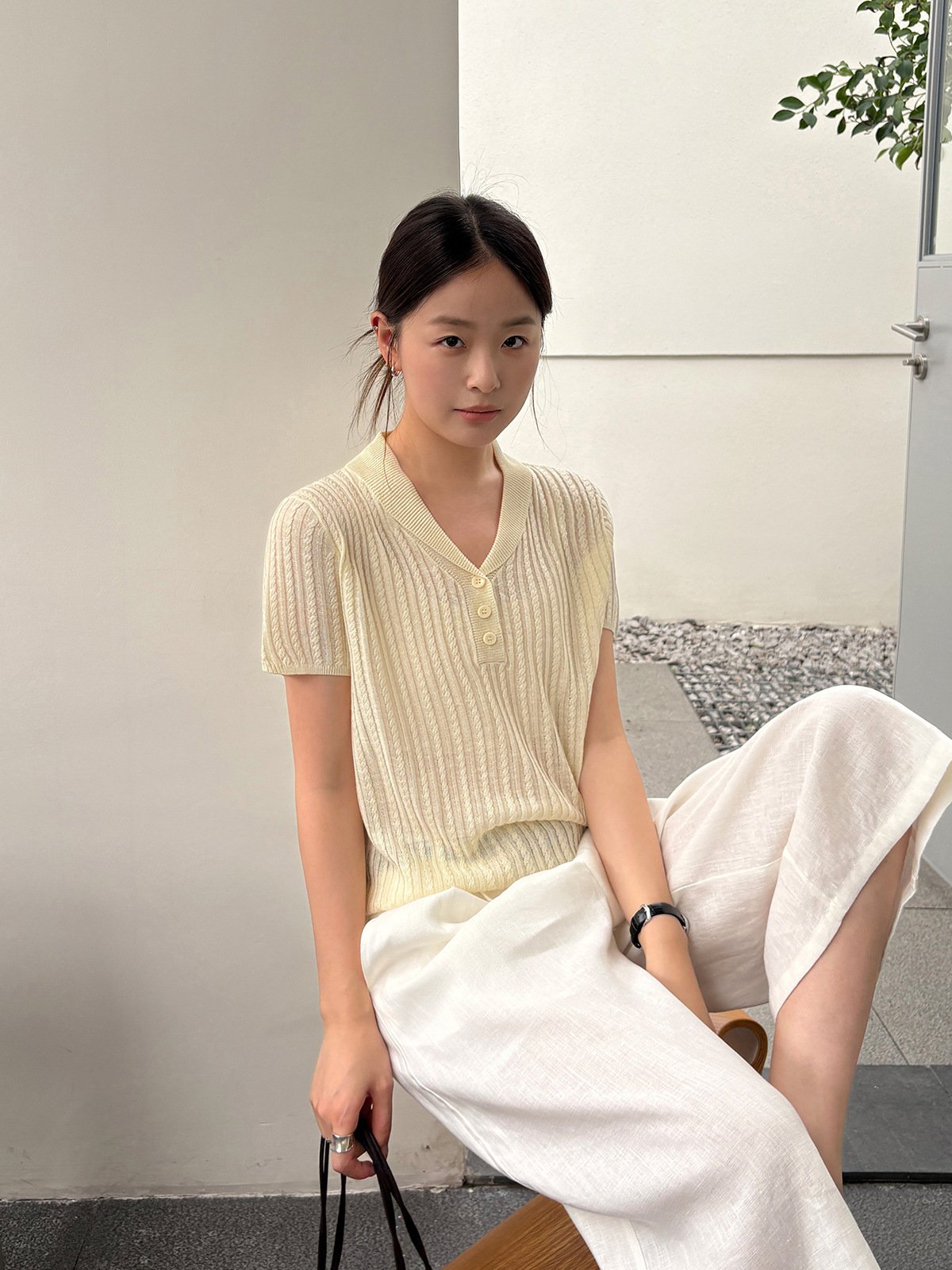 Comfortable and breathable short-sleeved half-open chest top 26690